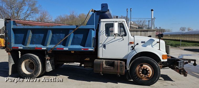 image for item DP0822 2001 International 4900 dump truck
