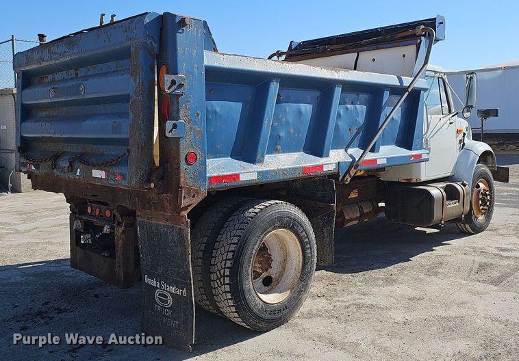 image for item DP0822 2001 International 4900 dump truck