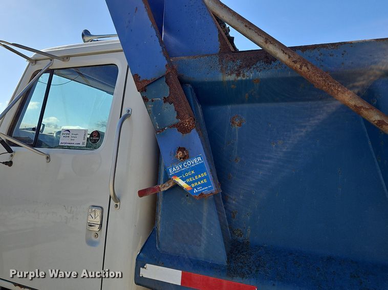 image for item DP0822 2001 International 4900 dump truck