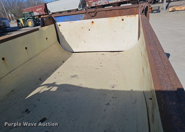 image for item DP0822 2001 International 4900 dump truck