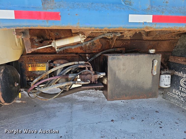 image for item DP0822 2001 International 4900 dump truck