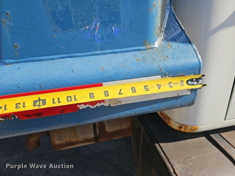 image for item DP0822 2001 International 4900 dump truck