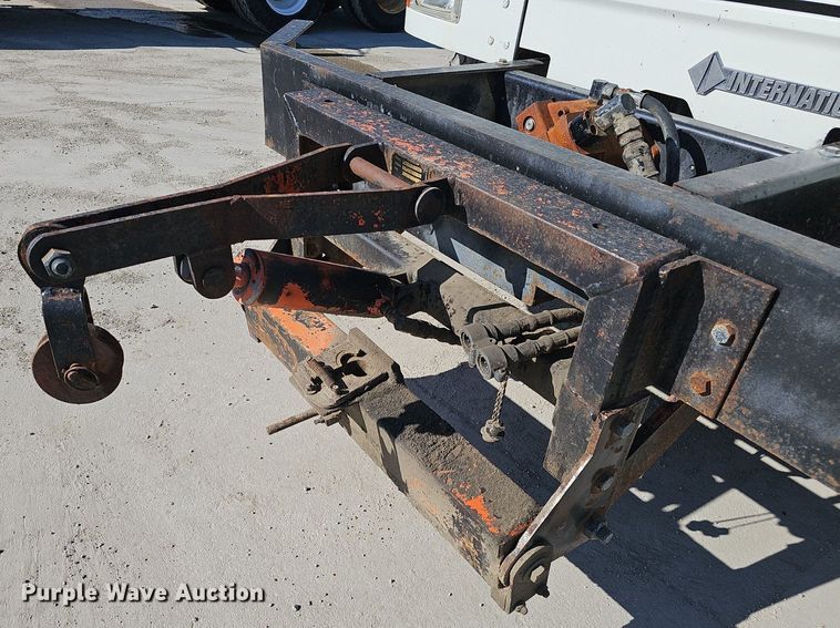 image for item DP0822 2001 International 4900 dump truck