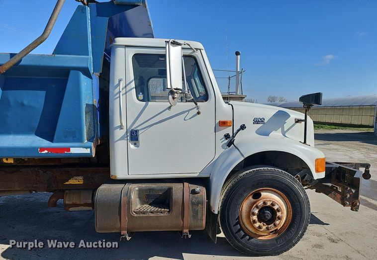 image for item DP0822 2001 International 4900 dump truck
