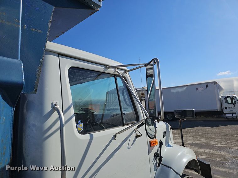 image for item DP0822 2001 International 4900 dump truck