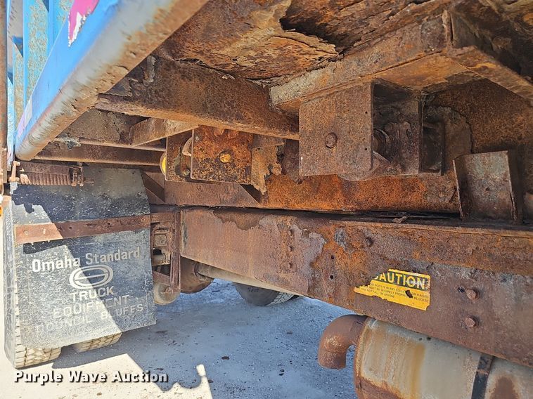 image for item DP0822 2001 International 4900 dump truck