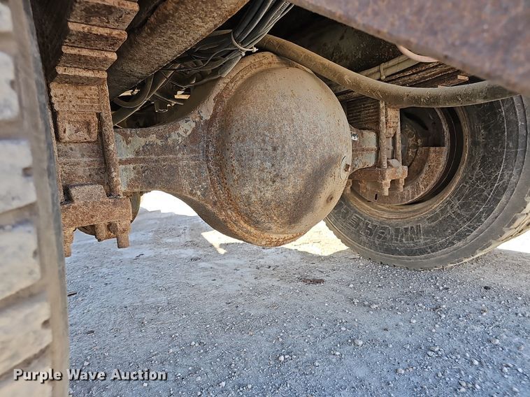 image for item DP0822 2001 International 4900 dump truck