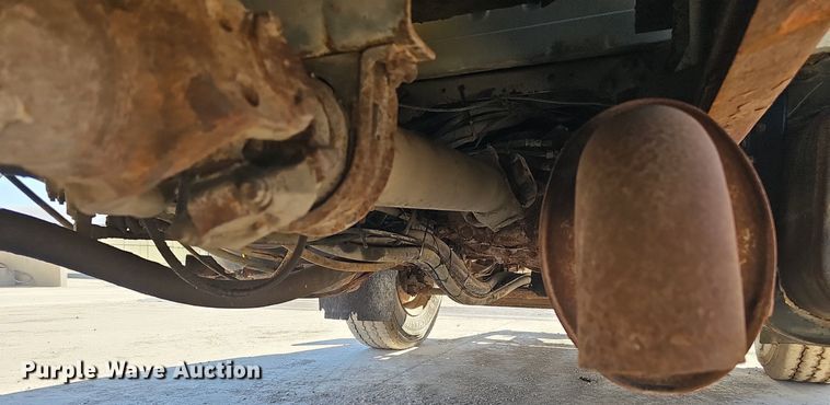 image for item DP0822 2001 International 4900 dump truck