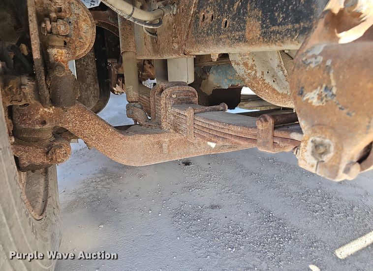 image for item DP0822 2001 International 4900 dump truck