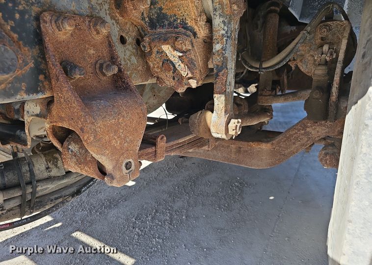 image for item DP0822 2001 International 4900 dump truck