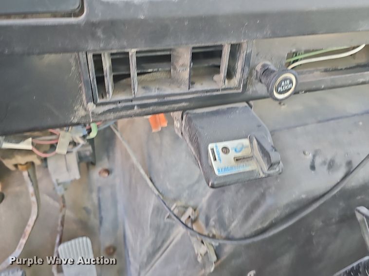 image for item DP0822 2001 International 4900 dump truck