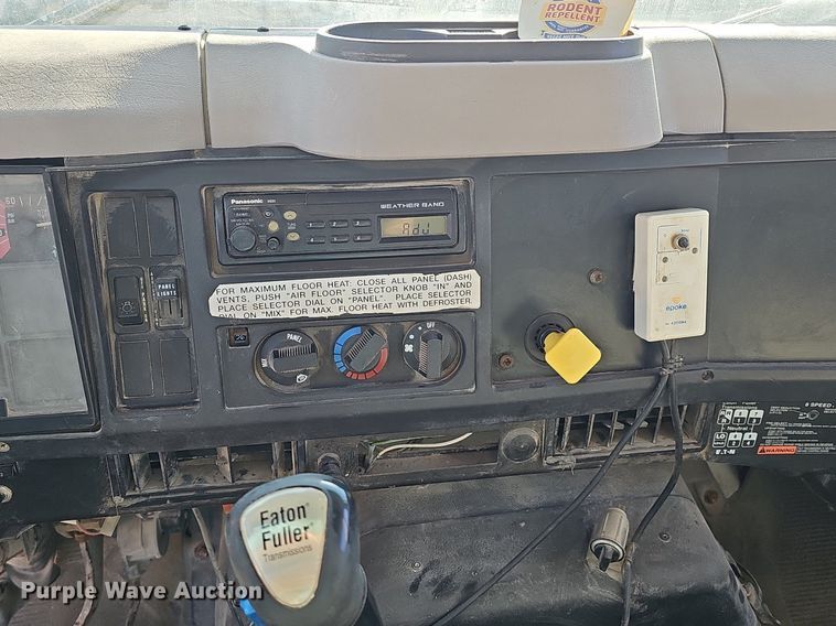 image for item DP0822 2001 International 4900 dump truck