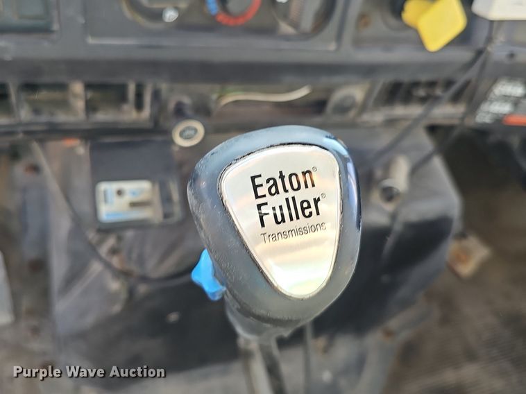 image for item DP0822 2001 International 4900 dump truck