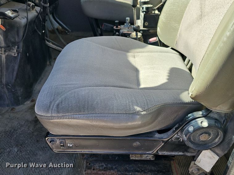 image for item DP0822 2001 International 4900 dump truck