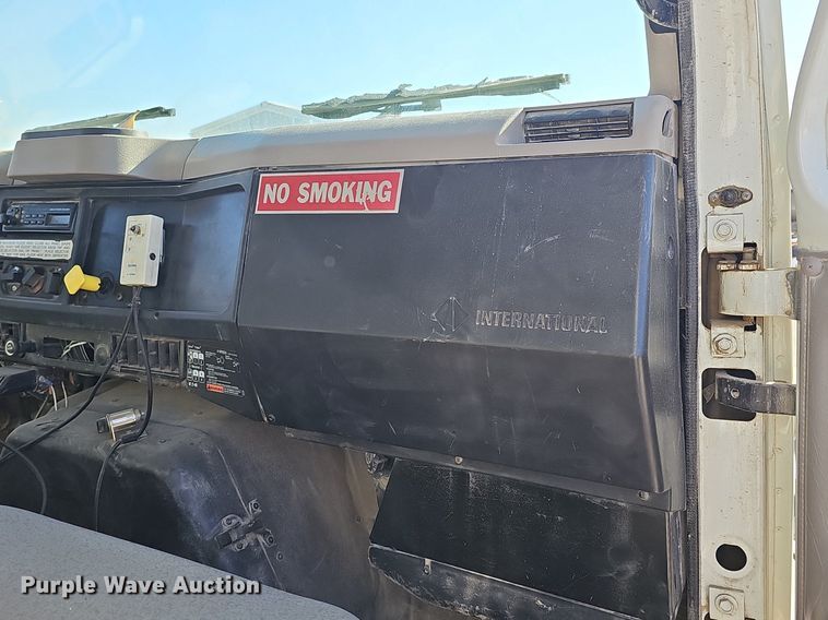 image for item DP0822 2001 International 4900 dump truck