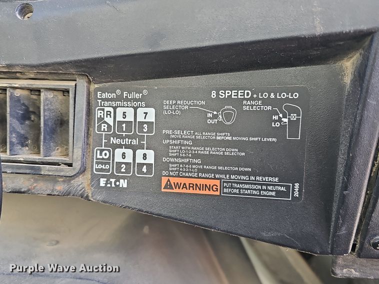 image for item DP0822 2001 International 4900 dump truck