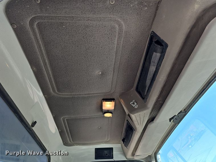 image for item DP0822 2001 International 4900 dump truck