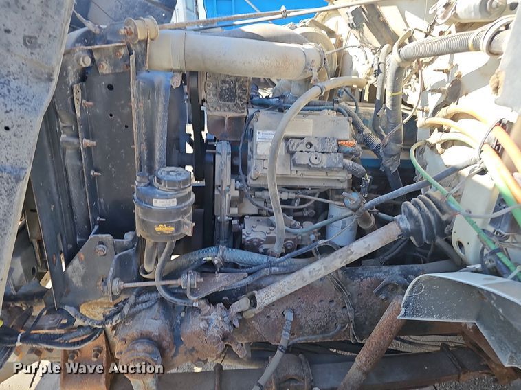 image for item DP0822 2001 International 4900 dump truck