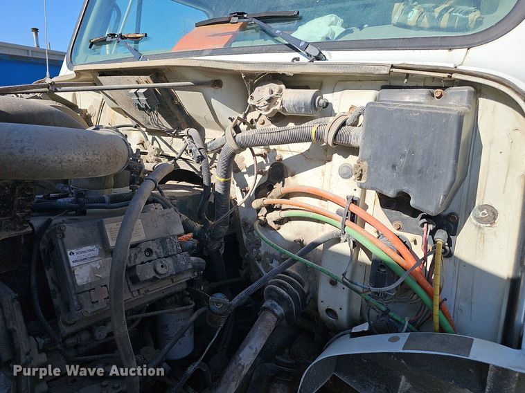 image for item DP0822 2001 International 4900 dump truck