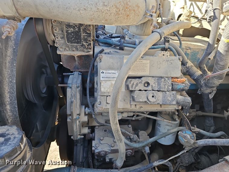 image for item DP0822 2001 International 4900 dump truck