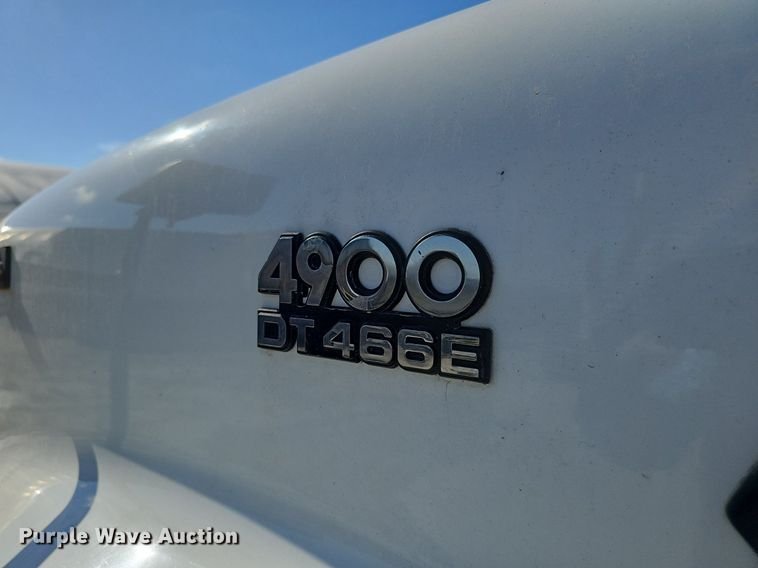 image for item DP0822 2001 International 4900 dump truck