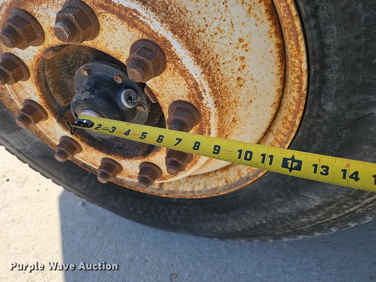 image for item DP0822 2001 International 4900 dump truck