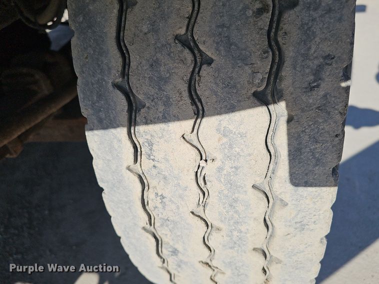 image for item DP0822 2001 International 4900 dump truck