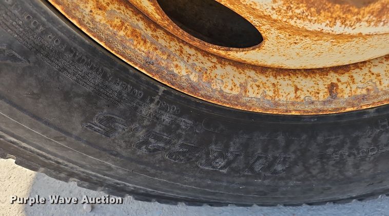 image for item DP0822 2001 International 4900 dump truck