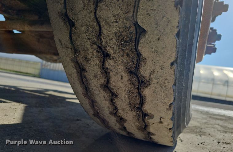 image for item DP0822 2001 International 4900 dump truck