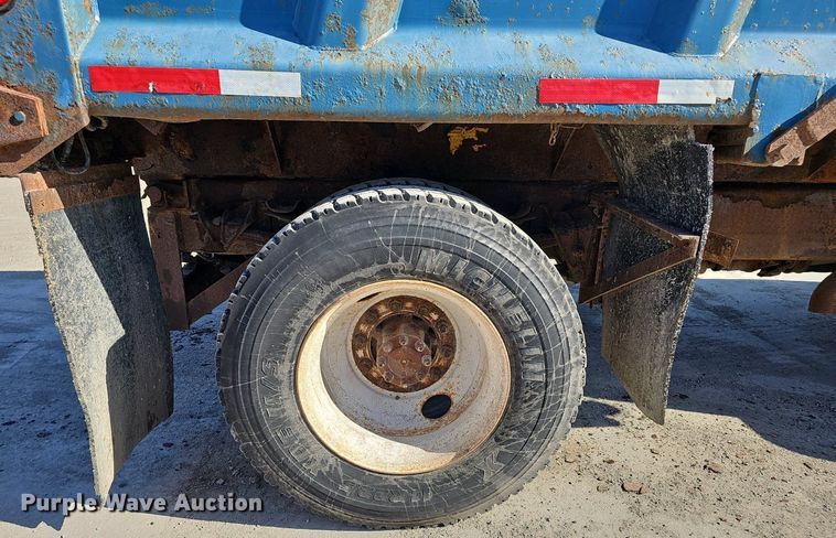 image for item DP0822 2001 International 4900 dump truck