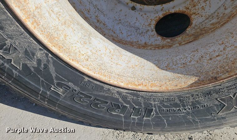 image for item DP0822 2001 International 4900 dump truck