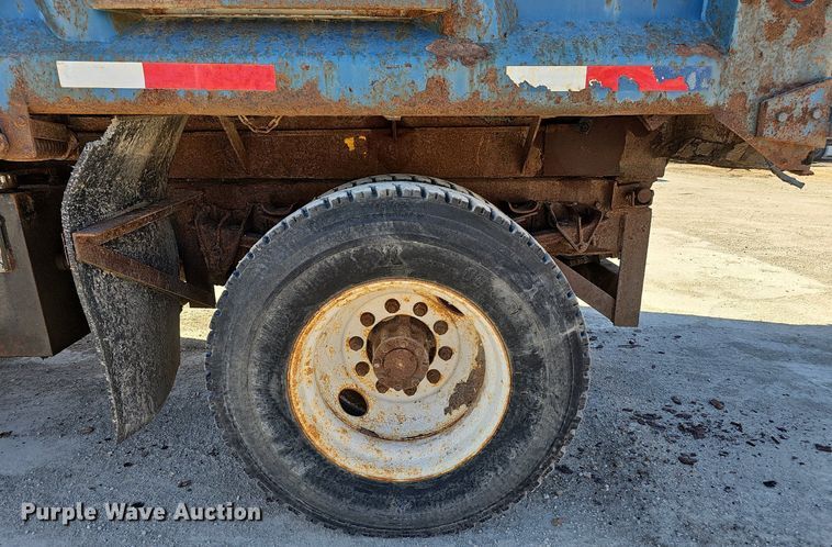 image for item DP0822 2001 International 4900 dump truck