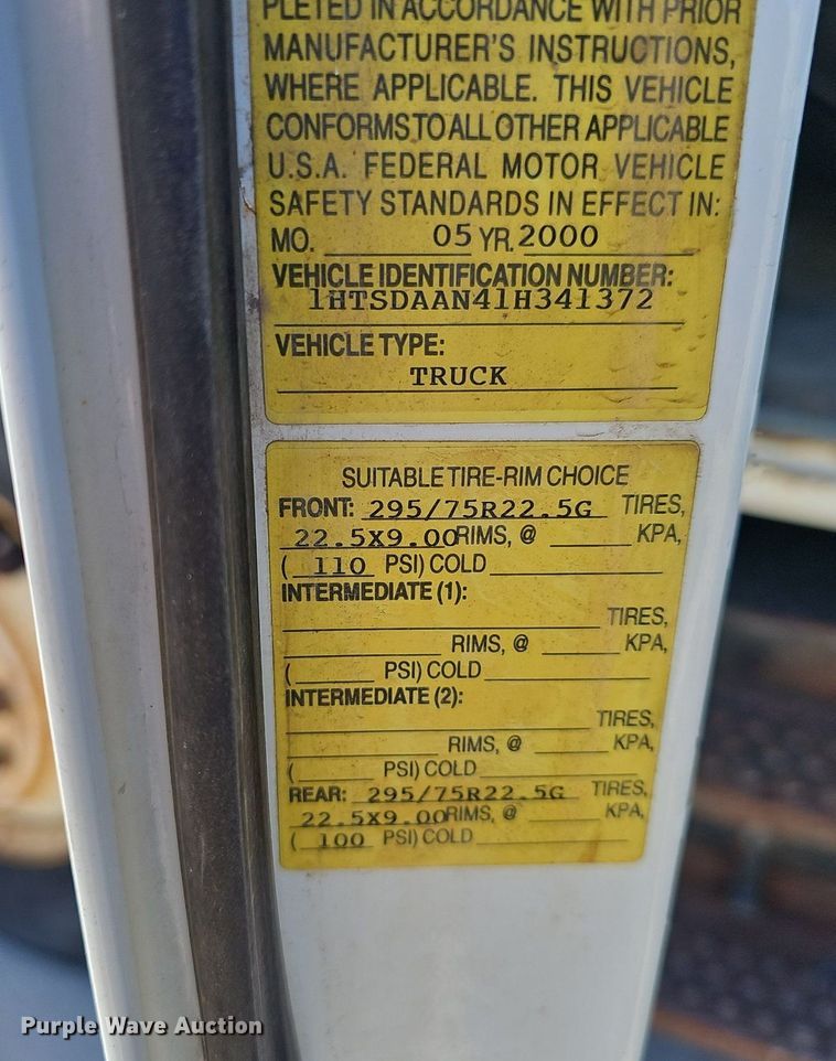 image for item DP0822 2001 International 4900 dump truck