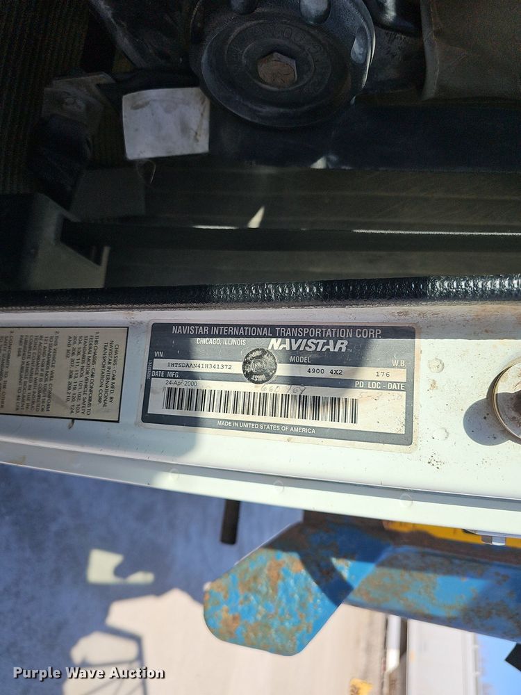 image for item DP0822 2001 International 4900 dump truck