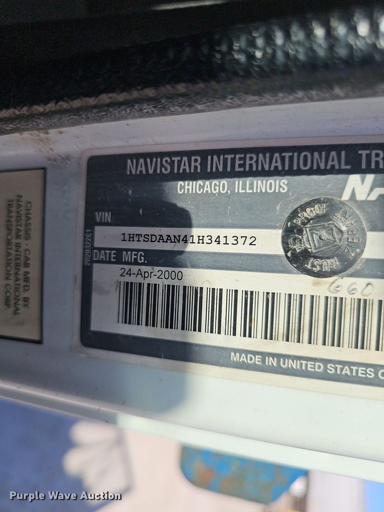 image for item DP0822 2001 International 4900 dump truck