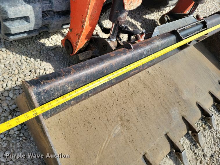 image for item DP1335 2011 Kubota SVL90 tracked skid steer loader