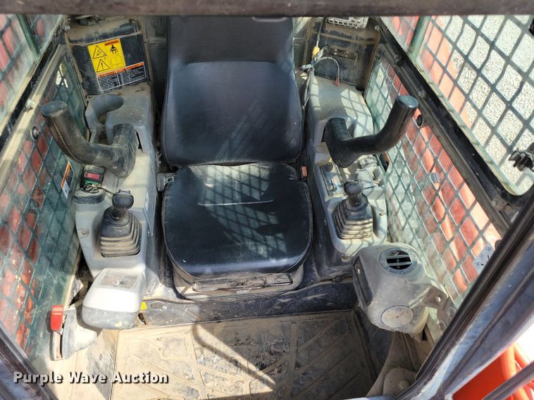 image for item DP1335 2011 Kubota SVL90 tracked skid steer loader