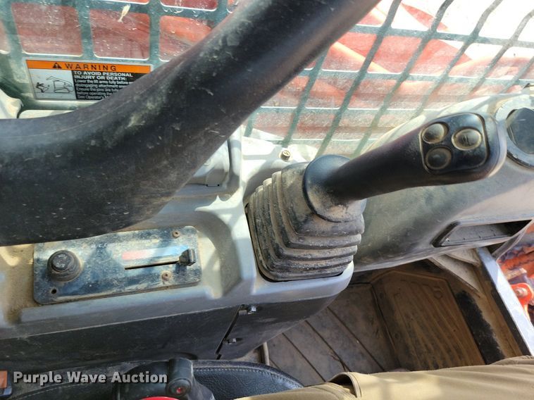 image for item DP1335 2011 Kubota SVL90 tracked skid steer loader