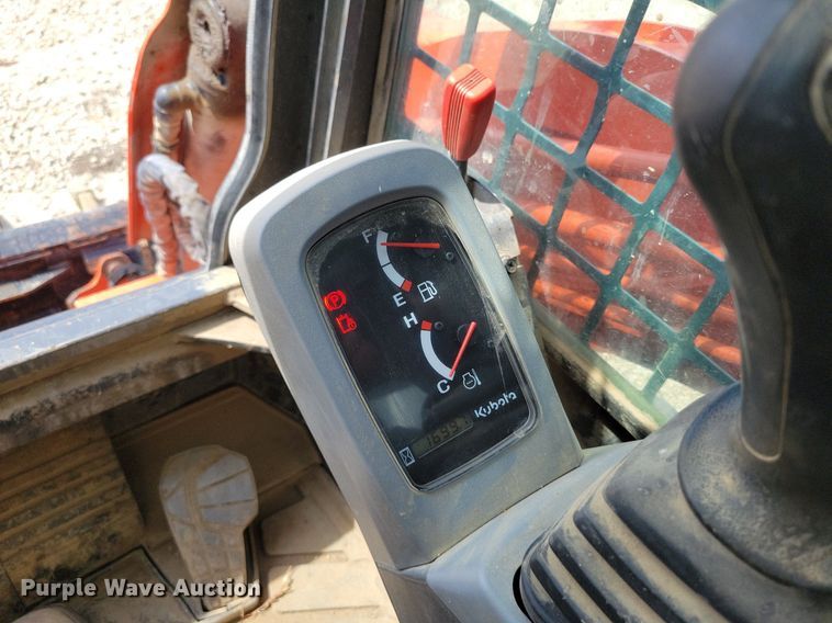 image for item DP1335 2011 Kubota SVL90 tracked skid steer loader