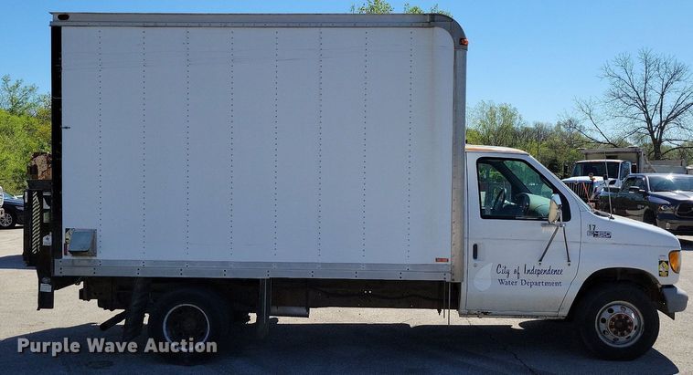 image for item DP1357 2001 Ford E450 Super Duty box truck