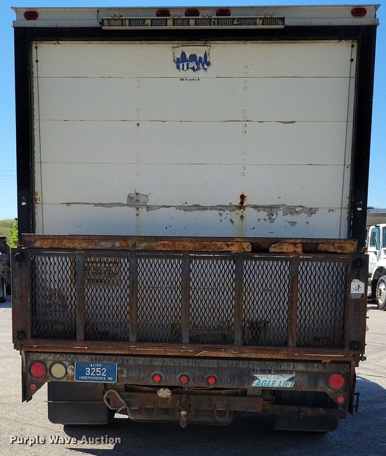 image for item DP1357 2001 Ford E450 Super Duty box truck