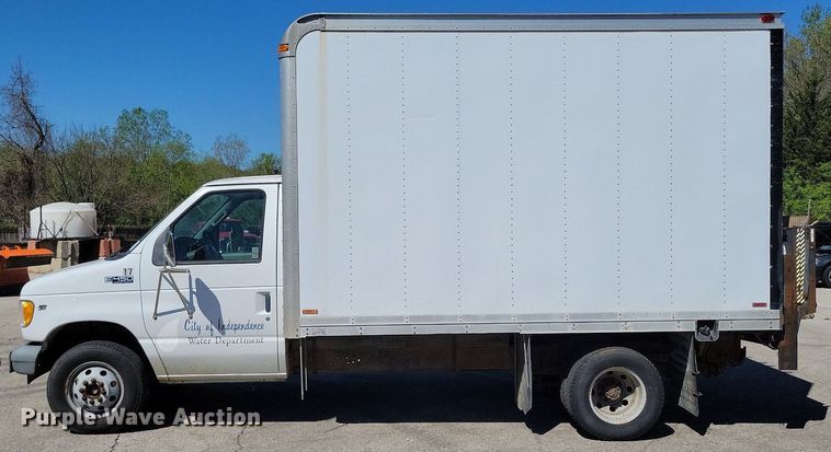 image for item DP1357 2001 Ford E450 Super Duty box truck