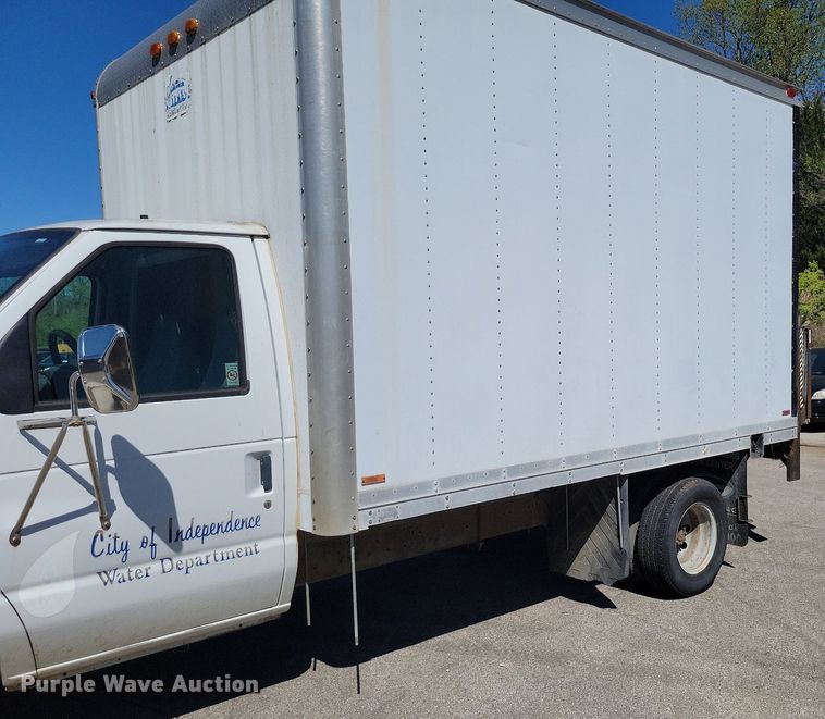 image for item DP1357 2001 Ford E450 Super Duty box truck