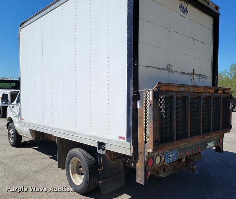 image for item DP1357 2001 Ford E450 Super Duty box truck