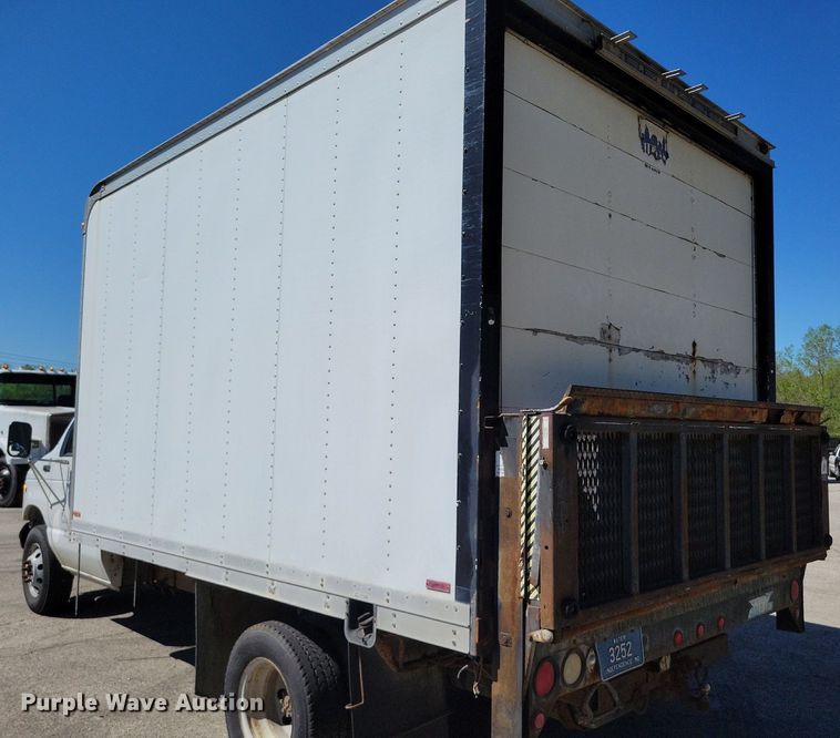 image for item DP1357 2001 Ford E450 Super Duty box truck