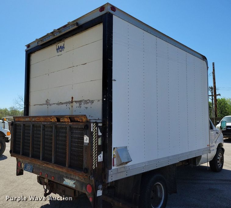 image for item DP1357 2001 Ford E450 Super Duty box truck