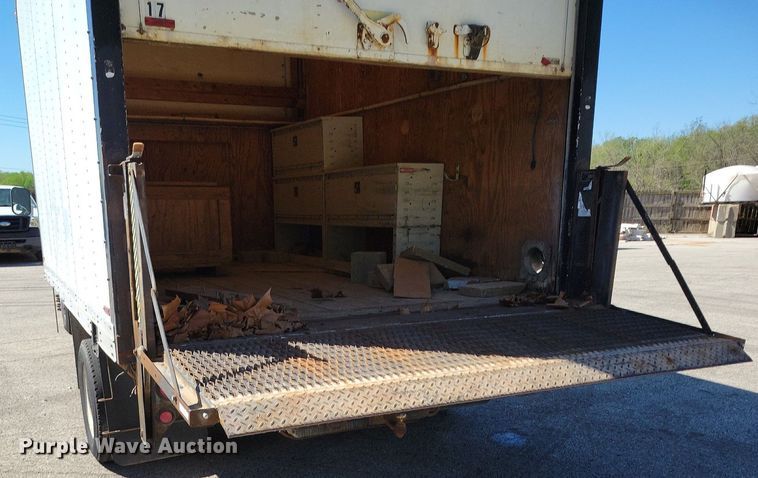 image for item DP1357 2001 Ford E450 Super Duty box truck