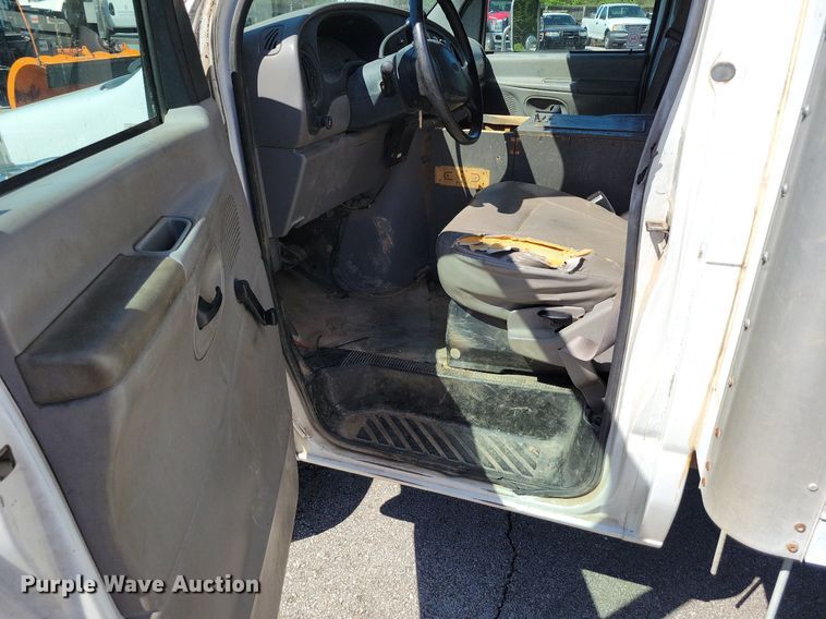 image for item DP1357 2001 Ford E450 Super Duty box truck