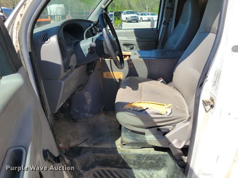 image for item DP1357 2001 Ford E450 Super Duty box truck