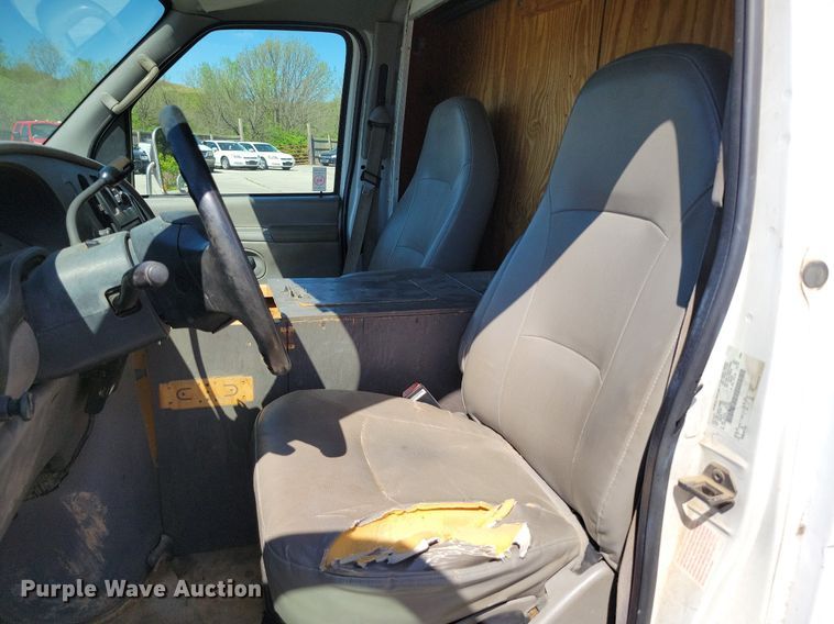image for item DP1357 2001 Ford E450 Super Duty box truck
